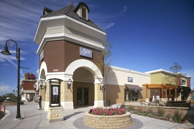 Woodbury Lakes Lifestyle Center, retail development, retail construction